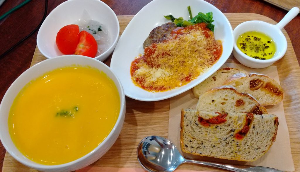 薬膳パンと季節のスープセット